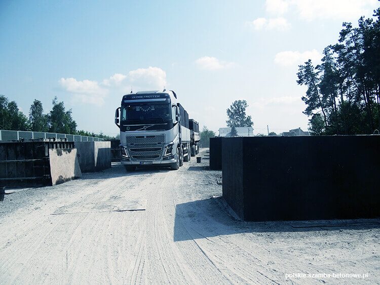 Transport szamb betonowych  w Łasin